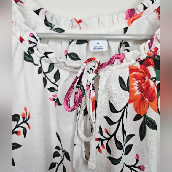 ☘️3/$15☘️ Old Navy - Floral Print Peplum Blouse - Picture 5 of 8